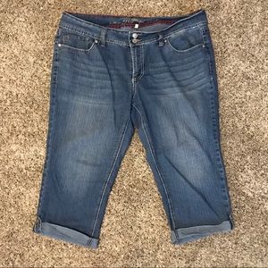Denim capris w/ pocket embellishments, size 18W